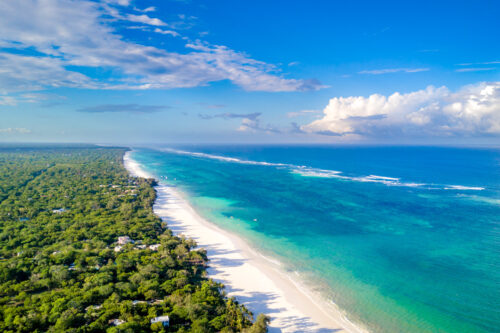 luxury African safaris, unwind on Kenya’s Indian Ocean coastline. Diani Beach, Watamu, and Lamu Island offer palm-fringed shores, coral reefs, and Swahili culture.